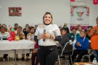 Yesica Sifuentes celebra la posada navideña en Castaños con adultos mayores