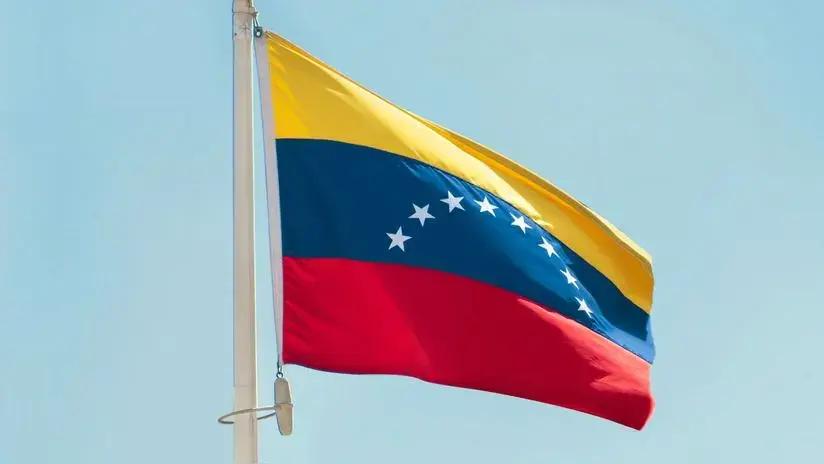 Venezuela dice que sus FF.AA. están listas para responder al que se "atreva a agredir"