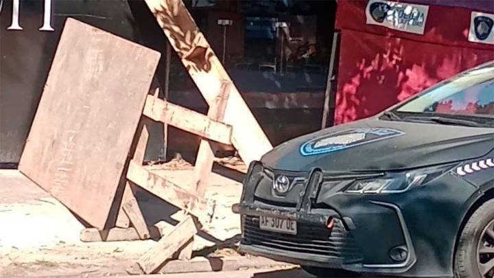 Conmoción: un andamio de una obra en construcción cayó sobre una joven y la mató