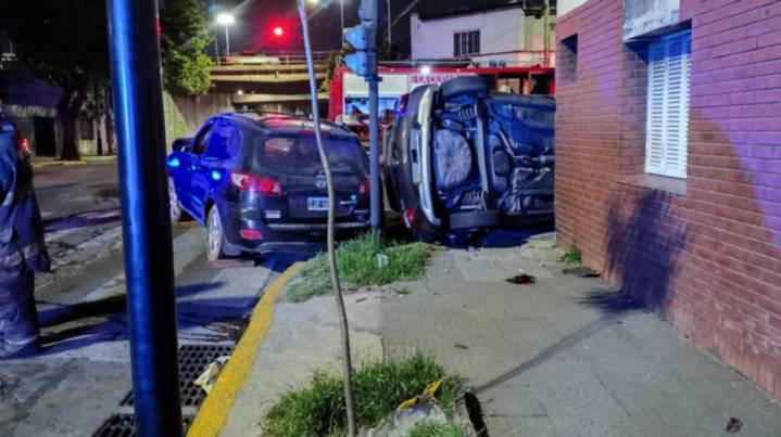 Hubo al menos 10 accidentes de tránsito en CABA en la madrugada del feriado: heridos graves y autos volcados