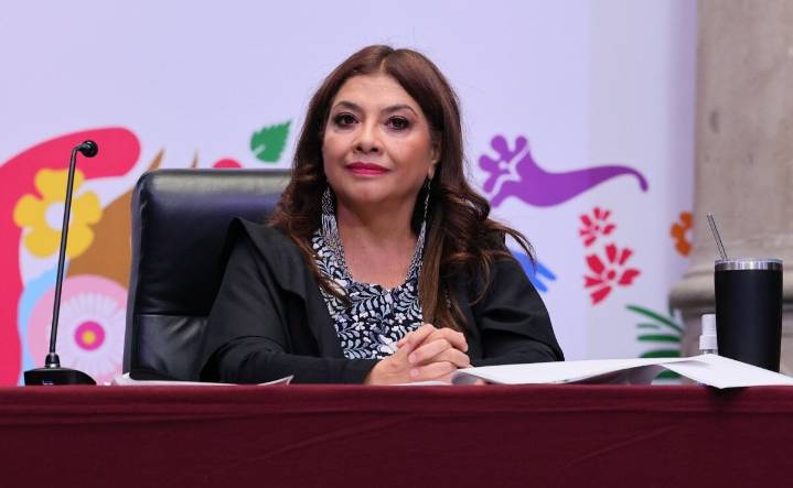 Brugada pide revisión de los salarios que rebasan la ley