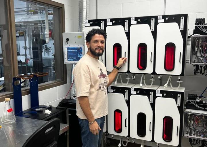 Estudiante de la UdeC participa en proyecto para reforestar con algas marinas zona costera de Columbia Británica, Canadá