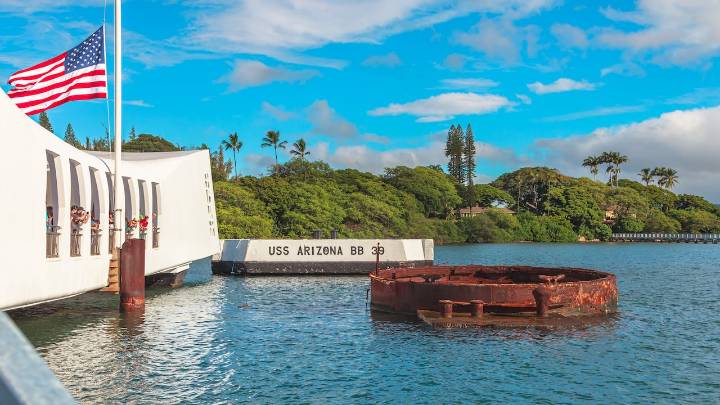 Banderas a media asta en EE. UU.: homenajes por Pearl Harbor y luto estatal durante el fin de semana