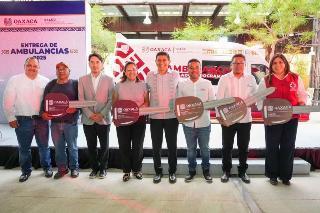 Entrega Salomón Jara 21 ambulancias para fortalecer la atención médica en Oaxaca