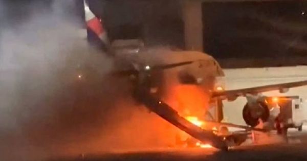 Un incendio desató una evacuación de emergencia de un avión listo para despegar