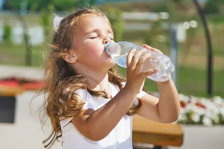 Químicos comunes en plásticos podrían afectar la salud desde la infancia, advierten especialistas