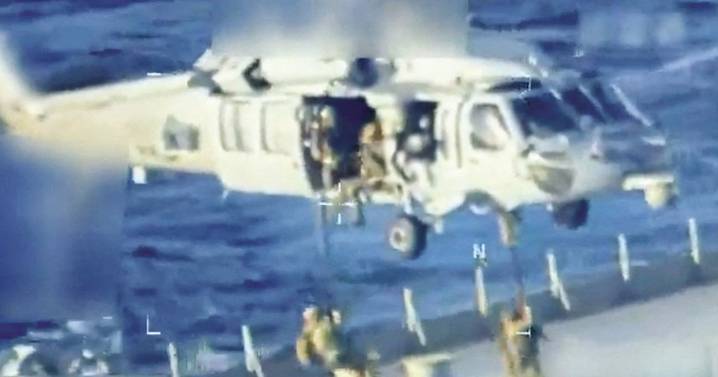 En acción militar, EU incauta buque petrolero de Venezuela