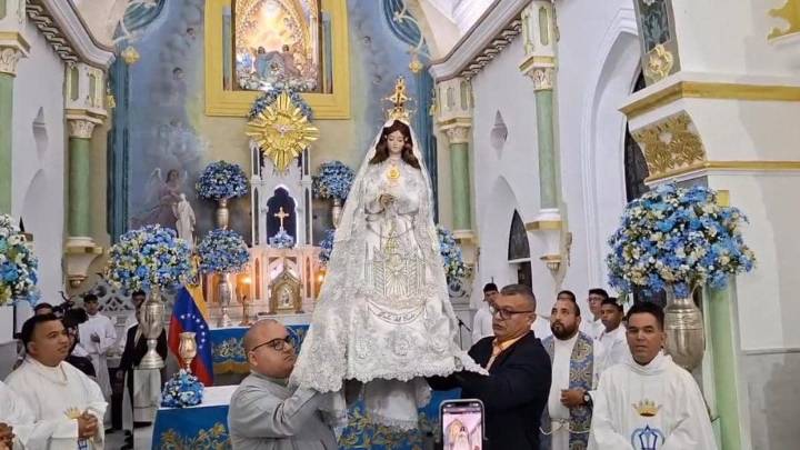 Virgen del Valle regresa a su camarín