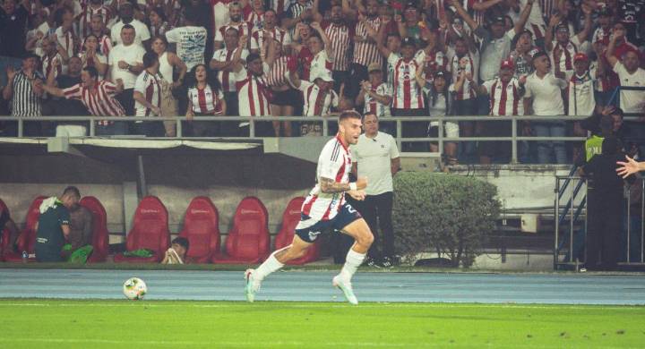 Junior – Atlético Nacional: Policía quedó en video, mientras VAR revisaba gol del triunfo tiburón