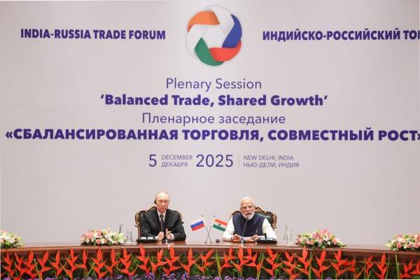 Putin Visit Ends With Major Energy, Trade And Mobility Pacts