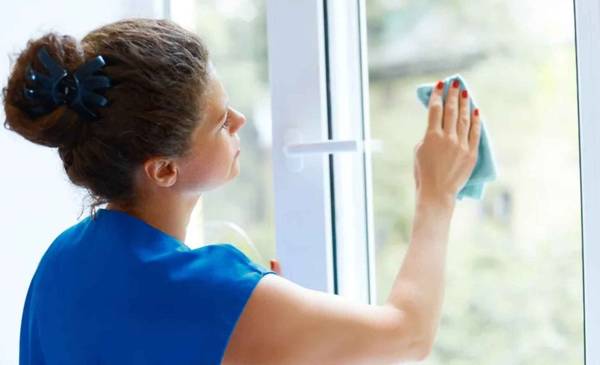 Solo 2 ingredientes: truco fácil para limpiar los vidrios