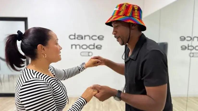 ¿Dos pies izquierdos? En Bachata Studio aprenderás a bailar con ritmo y sin excusas