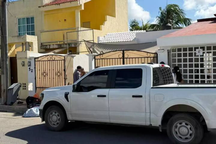 Recuperan casa invadida en Santa Fe, hallan seis kilos de droga y detienen a una pareja en Cancún