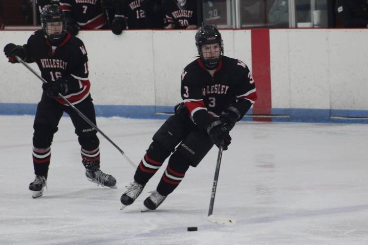 Strong second period powers Wellesley boys hockey to win over North Attleboro
