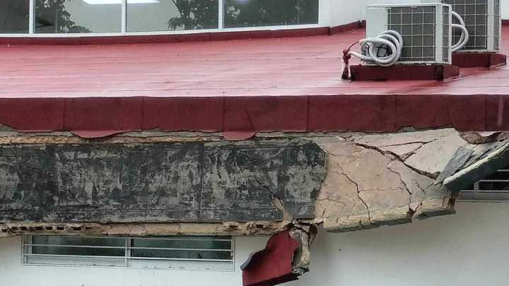 Techo de Centro de Salud Colapsa por las Lluvias en las Choapas; Estaba Siendo Remodelado