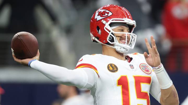 Patrick Mahomes listed as full participant with knee injury on Wednesday