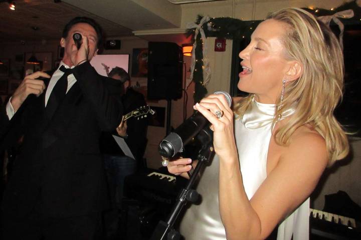 Hugh Jackman and Kate Hudson Surprise Pub with Neil Diamond Covers: Watch
