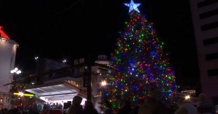 Lexington lights up downtown with its annual Christmas tree, Hanukkah Menorah lighting