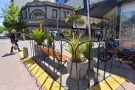 Programa de Padrinazgo: la esquina de Peatonal San Martín y San Luis se transforma en un área de descanso y esparcimiento