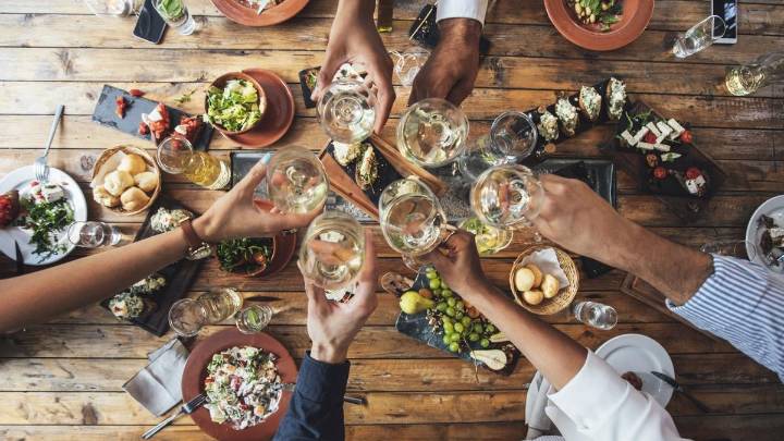 La gripe aviar, la peste porcina y las cuotas pesqueras encarecen un 5% las mesas de Navidad