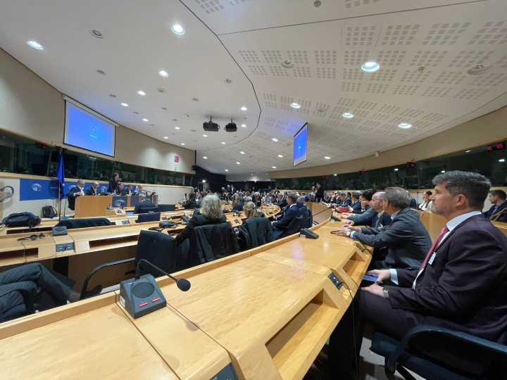 La industria cerámica alerta de que los recortes en el EU ETS y en cogeneración ponen en riesgo la continuidad del sector