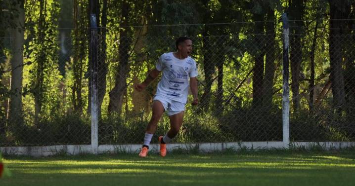 Atlético Regina y La Amistad siguen punteros en la Liga Confluencia: qué le queda a cada uno
