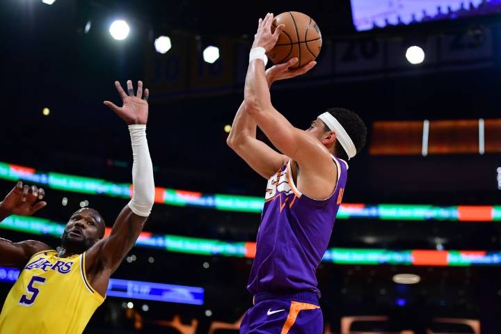 Deadspin | NBA roundup: Devin Booker gets hurt, but Suns end Lakers' win streak