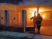 Incendio en Villa Río Bermejito afectó dos viviendas: un bombero fue asistido con principio de asfixia