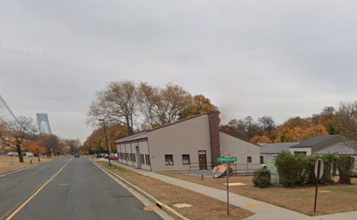 2 charged as landlord-tenant dispute allegedly turns violent near Staten Island playground