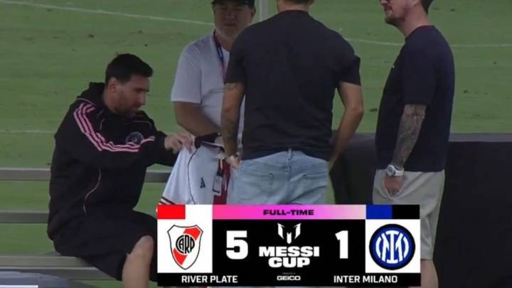La llamativa reacción de Messi al recibir una camiseta de River como regalo