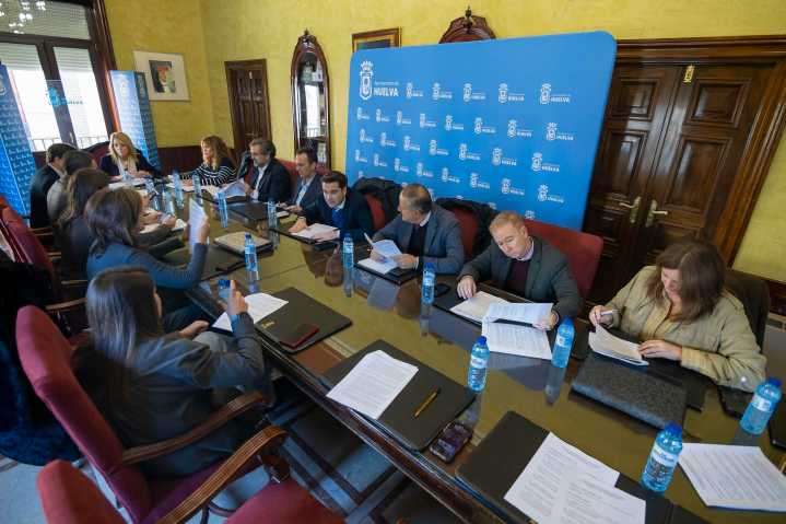 El Ayuntamiento de Huelva da luz verde al plan de renovación del alumbrado público para los próximos 12 años
