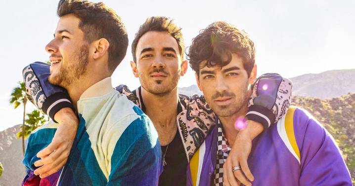 Jonas Brothers, with help from a special guest, staged a New Orleans singalong