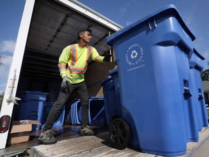 Big problem, small solution: Windsor-Essex offered downsized recycling bins