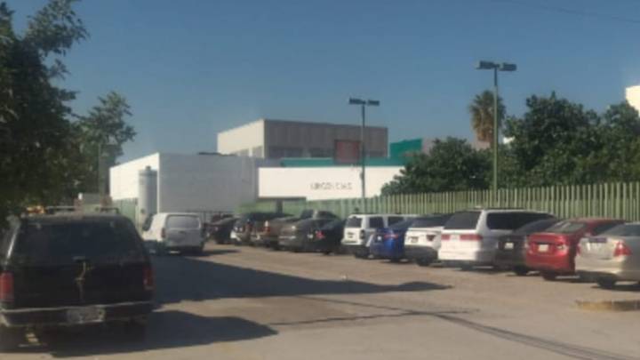 Conductora termina con su vehículo volcado en Gómez Palacio