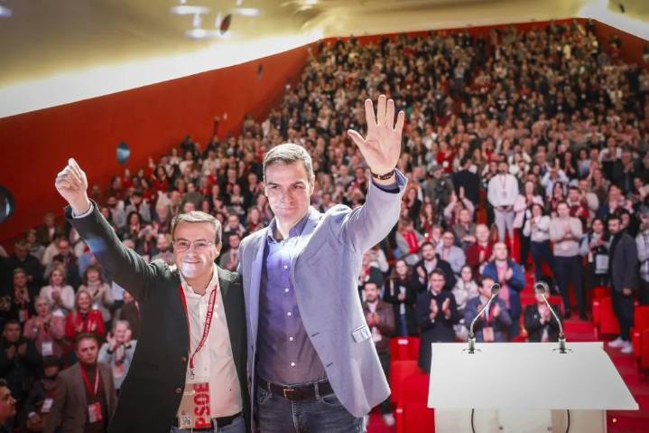 Gallardo hunde al PSOE de Extremadura 11 puntos en dos años: "La gente del partido ya sólo espera que dimita la noche electoral"