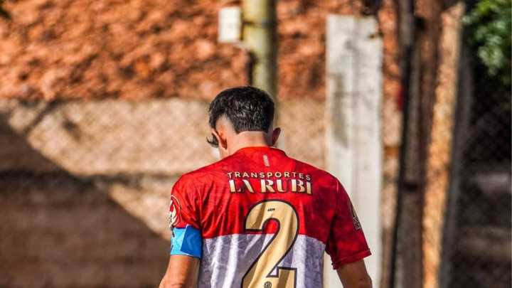 Tras deber someterse a una operación de rodilla, un jugador de Villa Dolores necesita colaboración