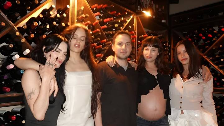 Lali Espósito desató furor en las redes por las fotos de una cena junto a Rosalía, Emilia Mernes y Úrsula Corberó