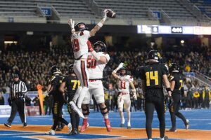 PHOTO OF THE WEEK: Champions rise and fall on Thanksgiving week