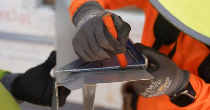 Job openings unexpectedly ticked up in October, shutdown