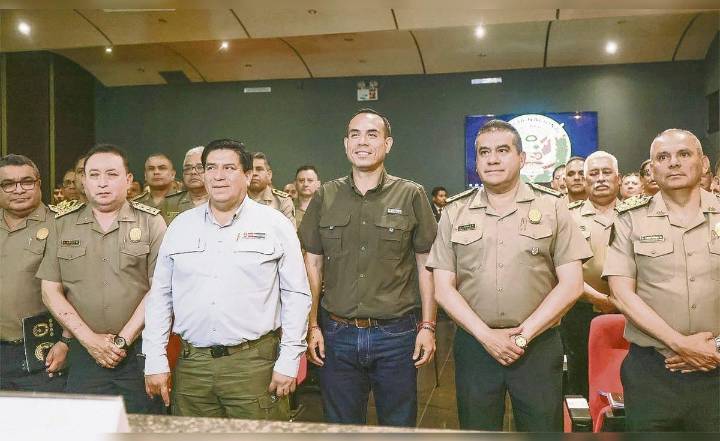 Gobierno autoriza ascenso de grado a oficiales PNP sin Diplomado ni Maestría
