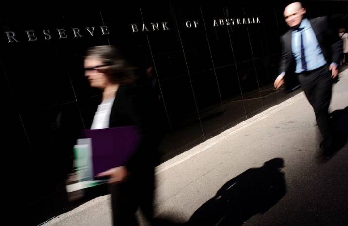Australia’s central bank holds rates steady, warns of inflation risk