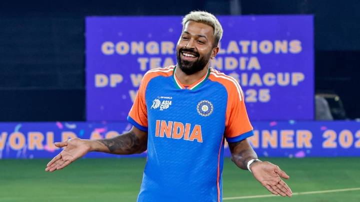 Pandya Does a Kohli; Reaches Bhubaneshwar First to Prep For T20I: REPORT Cricket