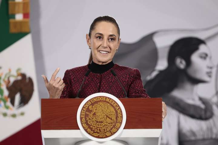 Sheinbaum planea llamada para invitar al Papa León XIV a que visite México
