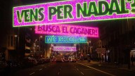 Debate en esta calle de Barcelona por un alumbrado navideño diseñado para quienes van en coche