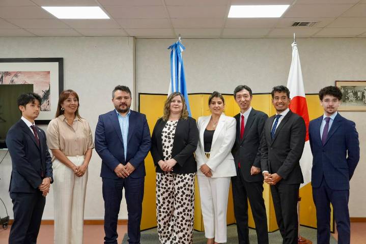 La Embajada de Japón firmó un convenio para donar equipamiento médico a la provincia de Santa Cruz
