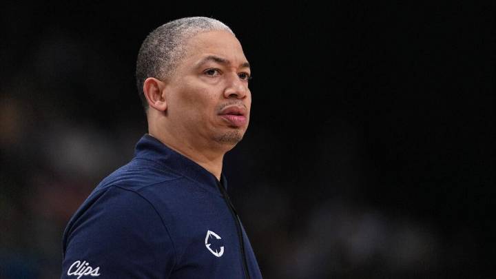 Clippers coach Ty Lue refutes claim he wasn't on speaking terms with Chris Paul