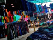 Comercios de ropa contra las ferias americanas: "Cuando los dueños no pagan ni siquiera renta ya es una competencia desleal"