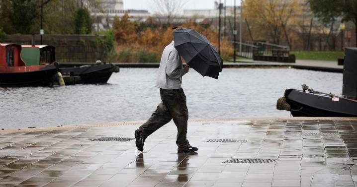 Flooding and travel chaos likely as heavy rain set to batter UK as amber weather warning issued