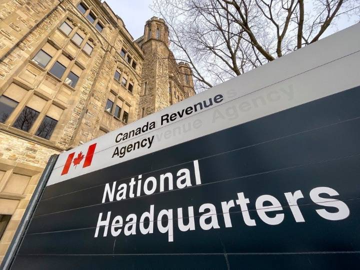 Canadians could see federal income tax bracket change in 2026