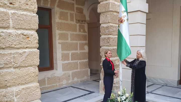 Cádiz exalta el origen y el futuro de Andalucía en el día de su bandera